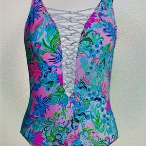 Lilly Pulitzer size 10 swimsuit. NWT.  Isle Lattice one piece.